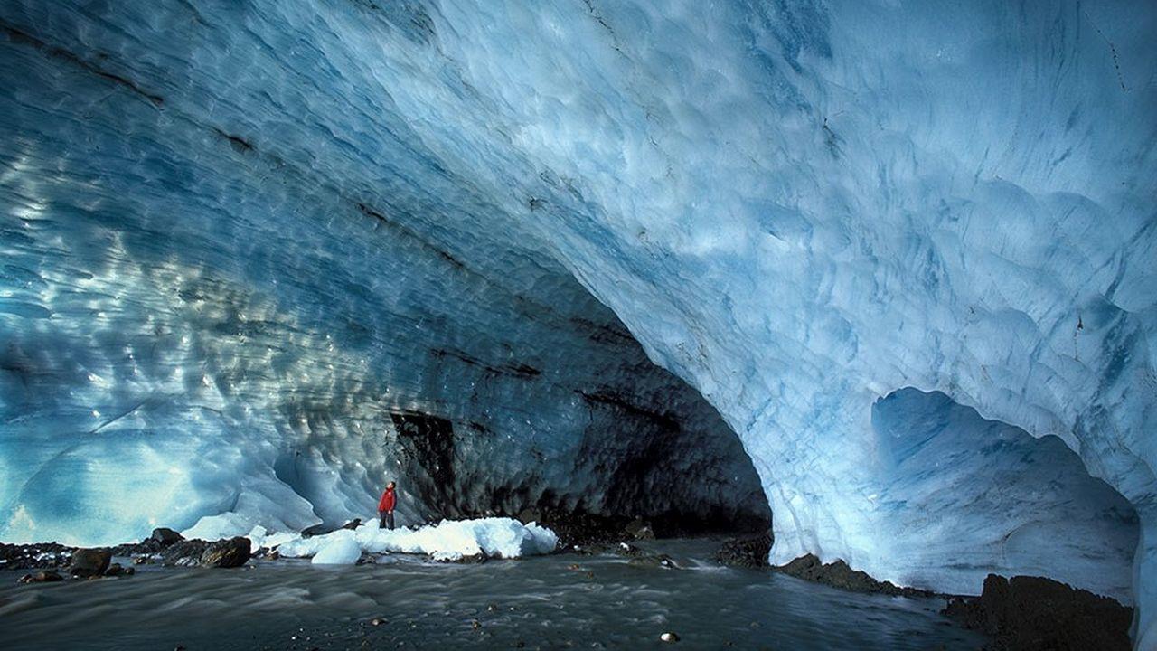 Beeindruckende Gletscherhöhle in Island