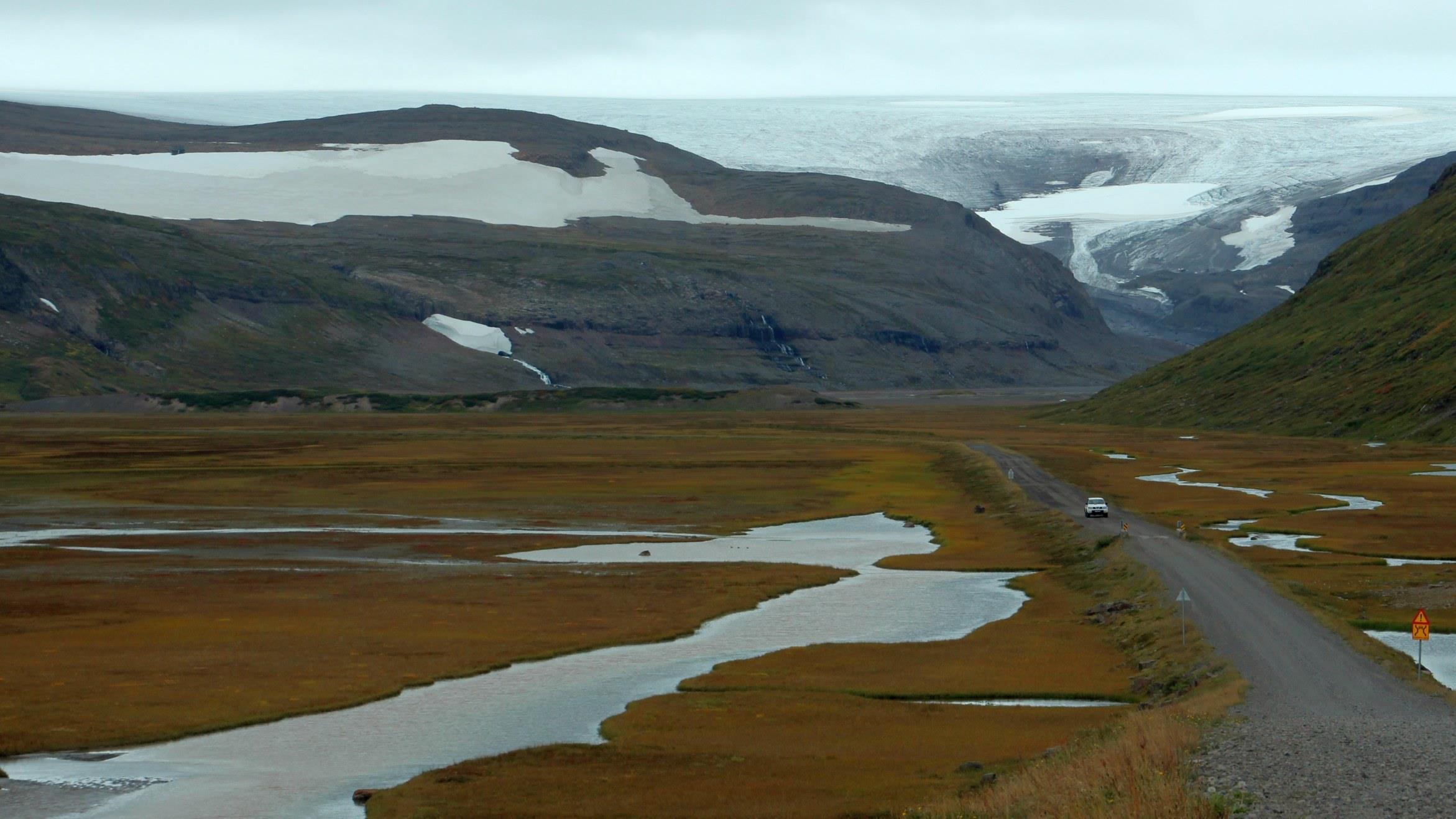 Blick auf eine Gletscherzunge in den Westfjorden, Island